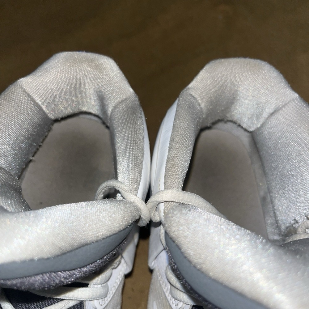 Nike Kyrie Infinity GS White Iron Grey Basketball Shoes DD0334-102 Size 6.5Y - Picture 14 of 16
